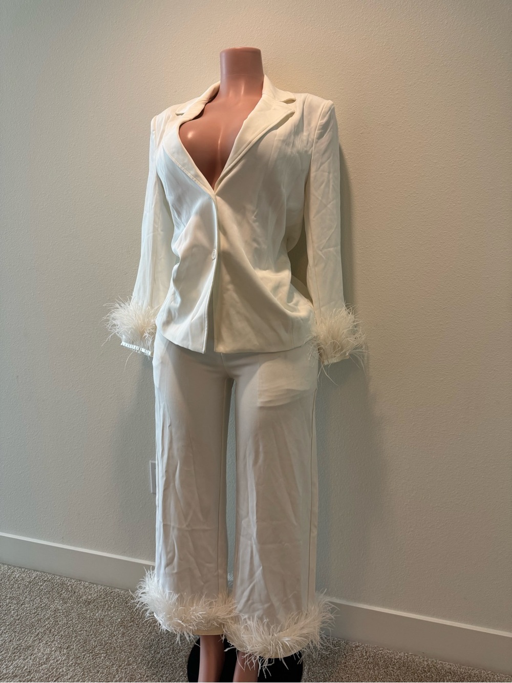 Ivory Feather-Trim Set - Picture 3 of 6